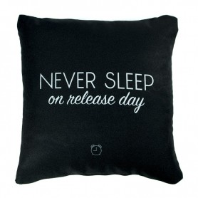 Kissen NEVER SLEEP On Release Day Coussin NEVER SLEEP On Release Day | La Sneakerie