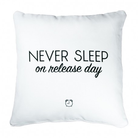 Coussin NEVER SLEEP On Release Day | La Sneakerie